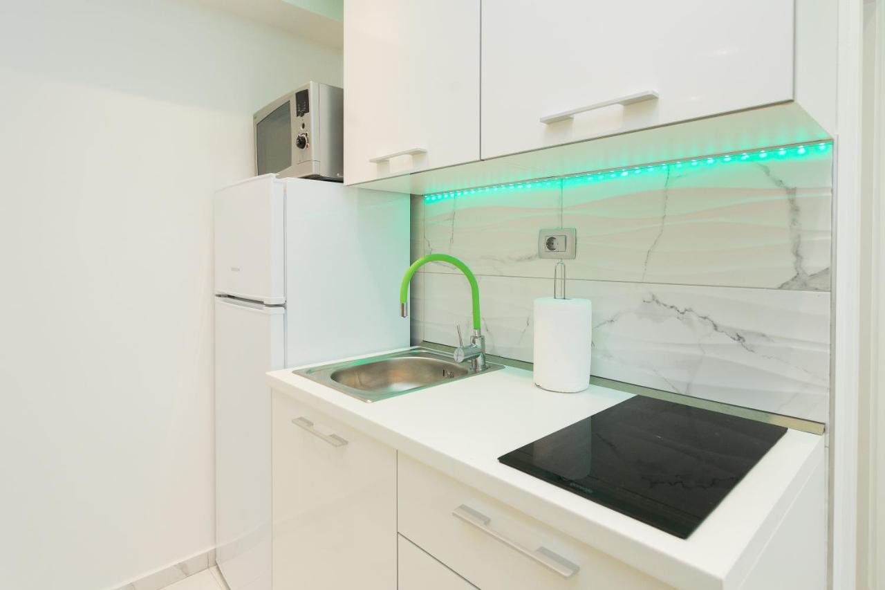 Purple & Apple Green Apartment Split Exterior photo